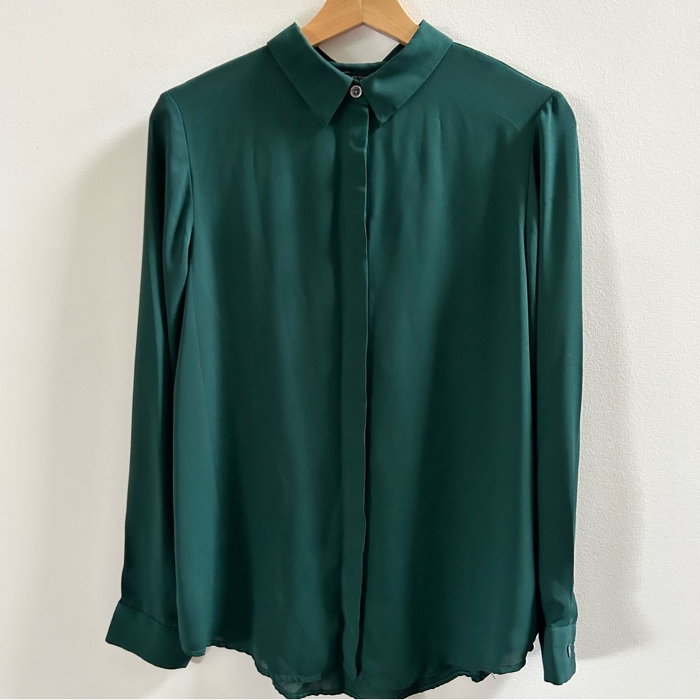 Ann Taylor Green Lightweight Shirt Size M